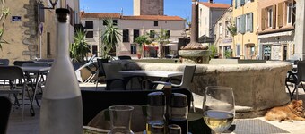 Villa élégante, piscine privée de 13m, jardin tranquille, proche des commodités du village