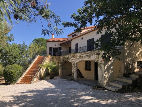 Stylish villa, 13m private pool, tranquil garden, close to village amenities