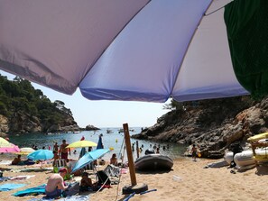 Plage à proximité, chaises longues
