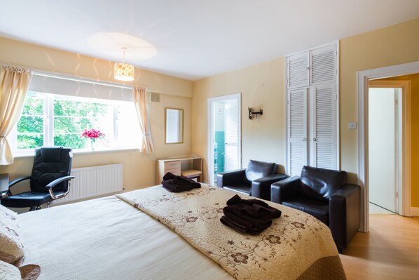 2 bedrooms, desk, iron/ironing board, free WiFi