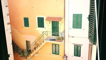 Interni