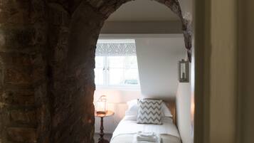 4 bedrooms, iron/ironing board, travel crib, free WiFi