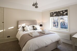 4 bedrooms, iron/ironing board, travel crib, free WiFi
