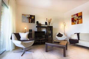 Smart TV, video games, DVD player, books