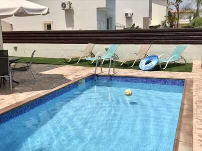 BEAUTIFUL 2 BED VILLA, PRIVATE POOL, WIFI, CLOSE TO BEACH/MARINA SHOPS & BARS