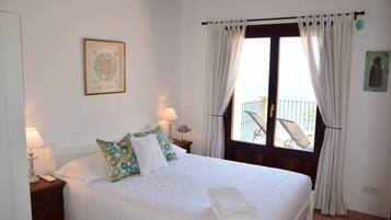 3 bedrooms, iron/ironing board, travel crib, free WiFi