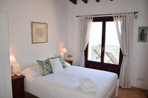 3 bedrooms, iron/ironing board, travel crib, free WiFi - Cala Deia, simply the best stunning sea views and a stroll to the cala beach. (Deia)