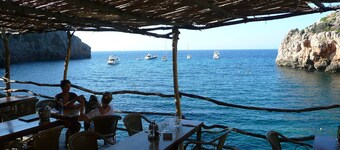 Idyllisch huis met 3 slaapkamers met een prachtig uitzicht op zee en directe toegang tot Cala Deia