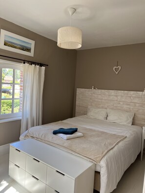 4 habitaciones, escritorio, tabla de planchar con plancha y wifi gratis