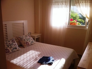 2 chambres, fer et planche à repasser, Wi-Fi gratuit, draps fournis