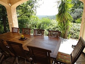 Outdoor dining - 4 Bed 4 Bath Provencal Hillside Villa nr Medieval Village / Heated Pool/ air con (Seillans)