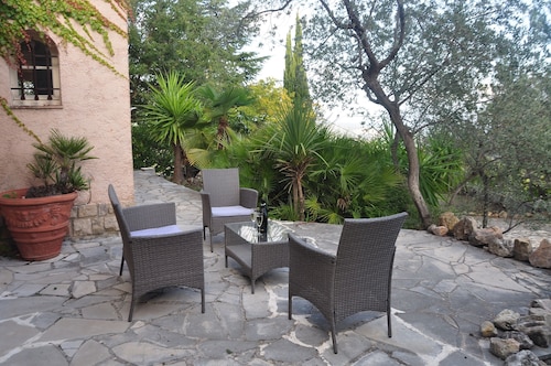 4 Bed 4 Bath Provencal Hillside Villa nr Medieval Village / Heated Pool/ air con