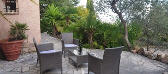 4 Bed 4 Bad Provencalska Hillside Villa nr Medeltida by / uppvärmd pool / air con