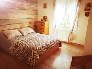 4 camere, ferro/asse da stiro, Wi-Fi, lenzuola