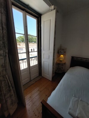 3 chambres, coffres-forts dans les chambres, fer et planche Ă repasser
