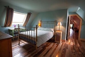 3 bedrooms, iron/ironing board, WiFi, bed sheets - Beautiful Stone Cottage - A Unique Rural Retreat In The Scottish Borders (Duns)