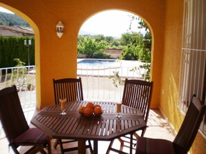 Outdoor dining - Villa Benibrai. Private pool, A/A, Wifi, 3 bedrooms (Xaló)