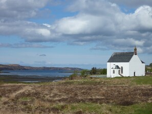 Exterior - Charming private cottage in the heart of Skye, near Portree.  Family-friendly. (Nr Portree)