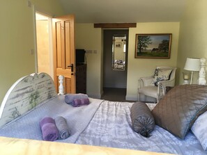 1 室のベッドルーム、デスク、アイロン / アイロン台、旅行用ベビーベッド