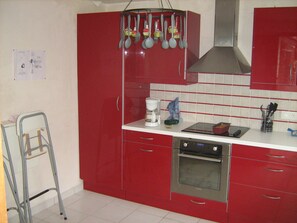 Fridge, microwave, oven, stovetop - House / Villa - La Trinité-sur-Mer (La Trinité-Sur-Mer)