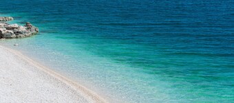 Fenced family and pet-friendly Villa near Rabac, fully air-cond, quiet location