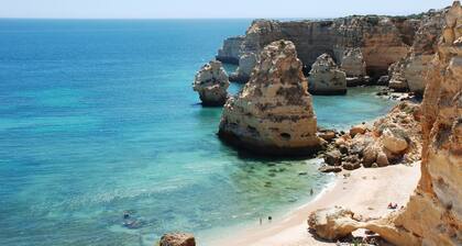 Apartment with air conditioning, quiet residence with pool, close to beaches