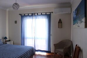 2 bedrooms, iron/ironing board, travel crib, WiFi (free)