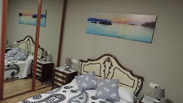 3 slaapkamers, een strijkplank/strijkijzer, wifi, beddengoed