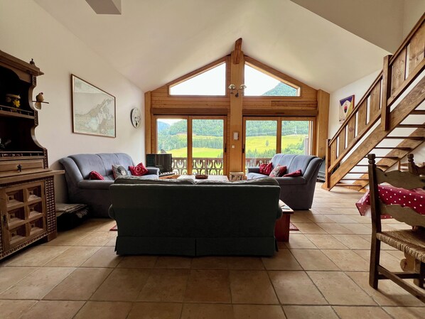 Smart-TV, DVD-Player, Bücher, Videothek