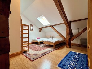 3 bedrooms, iron/ironing board, travel cot, free WiFi