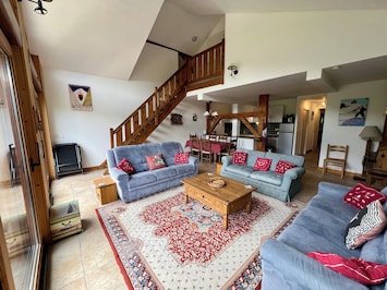 Image of Large Top Floor Apartment with balcony & views! Sleeps 10, family friendly.