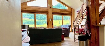 Grande attico, balcone, 10 posti letto, famiglia e animali domestici.