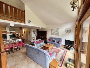 Smart-TV, DVD-Player, Bücher, Videothek