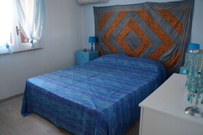 2 bedrooms, iron/ironing board, travel cot, free WiFi - beautiful apartment in villa, private beach with umbrellas and sunbeds (Marzamemi)