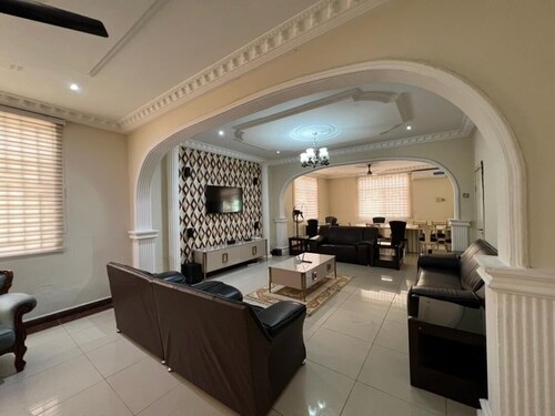 6 BEDROOM HOUSE  IN COMMUNITY 20, GREATER ACCRA , TEMA OFF THE SPINTEX ROAD