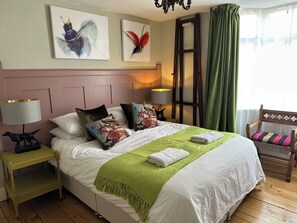 4 bedrooms, iron/ironing board, free WiFi, bed sheets