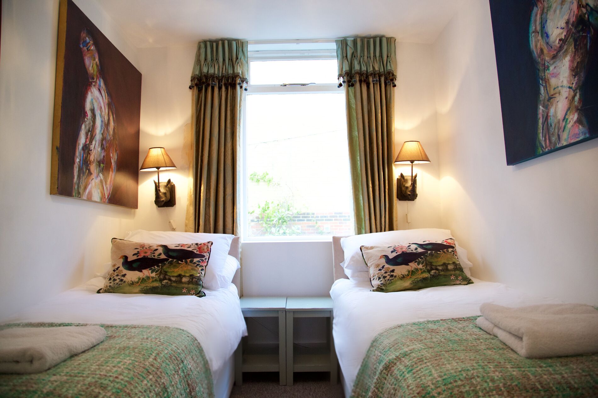 4 bedrooms, iron/ironing board, free WiFi, bed sheets