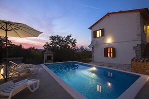 Pool - Seaside Bliss: Unwind in Your Exclusive Summer Rental Paradise (Labin)