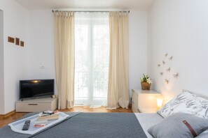 1 soverom, safe på rommet, wi-fi (inkludert) og sengetøy