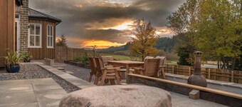 Scottish Highland Cottages "The Old Police House" Daviot, Inverness