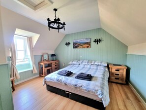 3 soverom, strykejern/-brett, reiseseng for barn og wi-fi (inkludert)