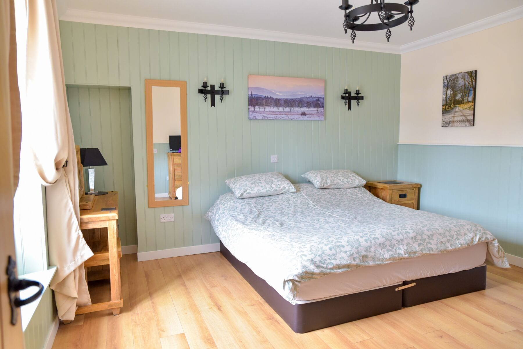 3 bedrooms, iron/ironing board, travel cot, free WiFi