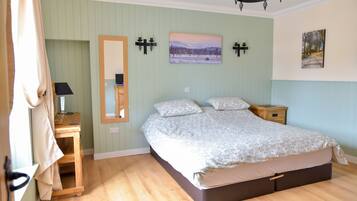 3 bedrooms, iron/ironing board, travel cot, free WiFi