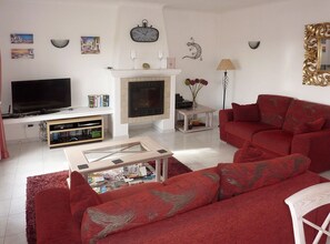 Smart-TV, Kamin, Netflix, DVD-Player