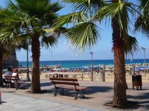 Beach nearby, sun loungers