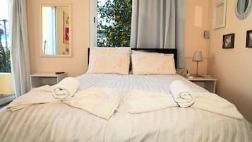1 Schlafzimmer, Zimmersafe, Schreibtisch, Bügeleisen/Bügelbrett