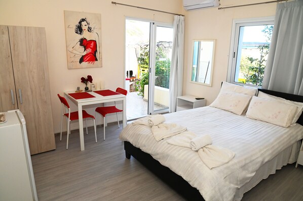 1 bedroom, in-room safe, desk, iron/ironing board - Lucky 4 - Independent studio (Paralimni)