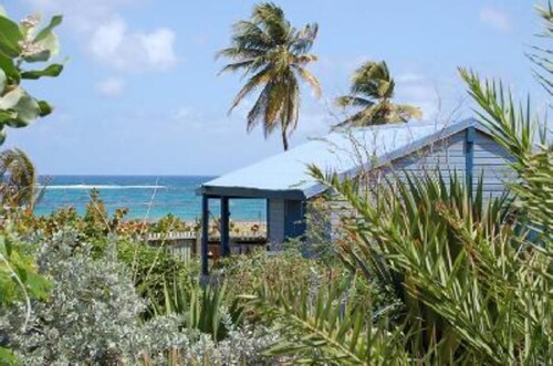 Bungalove 
The garden, the beach. What else ?