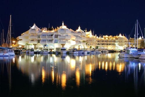 Best Location in Benalmadena! 5 Bedroom Villa  Beach & Marina 5 mins  Sleeps 12
