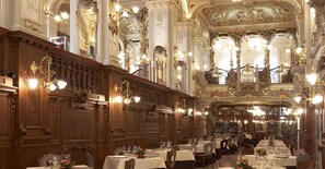 Banquet hall - MID TERM RENTALS - IN BOULEVARD ANDRASSY UNESCO HERITAGE (Budapest)